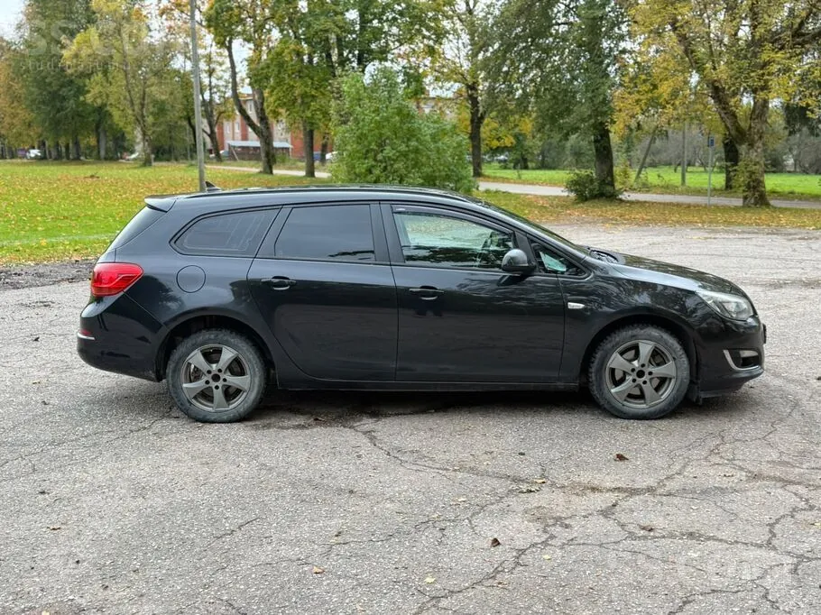 Opel Astra 2013 photo 4