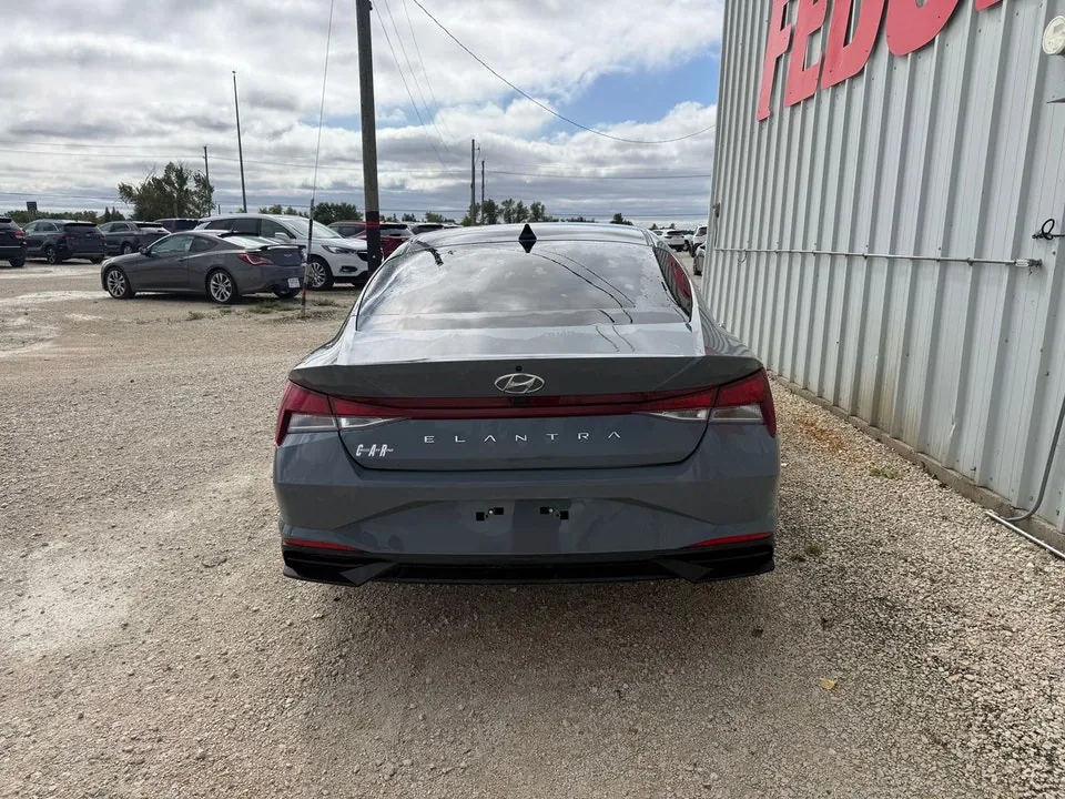 Hyundai Elantra 2022 photo 3