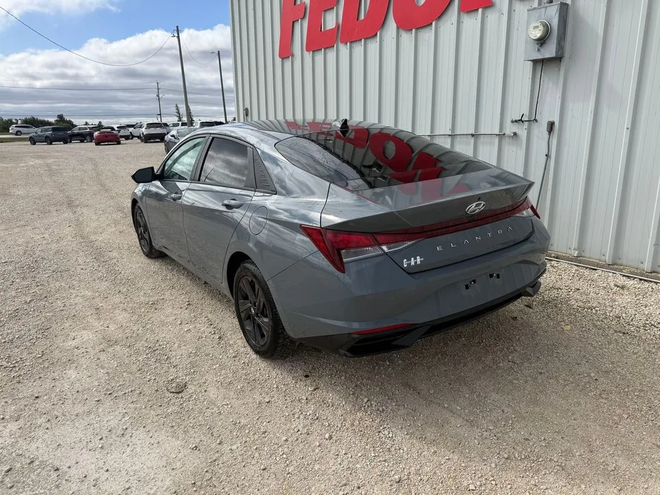 Hyundai Elantra 2022 photo 2