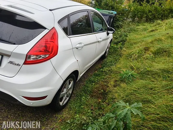Ford Fiesta 2012 photo 4