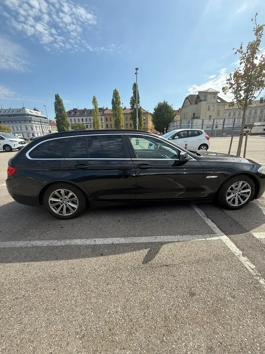 BMW 5 Series 2010 photo 2