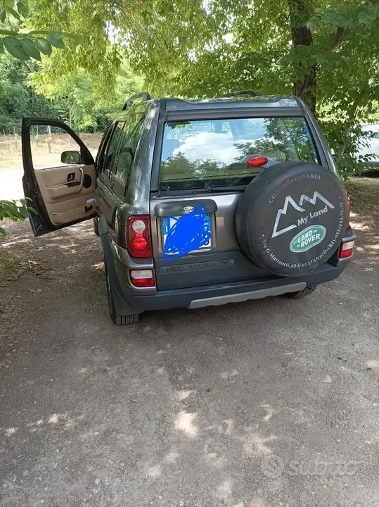 Land Rover Freelander 2004 photo 2