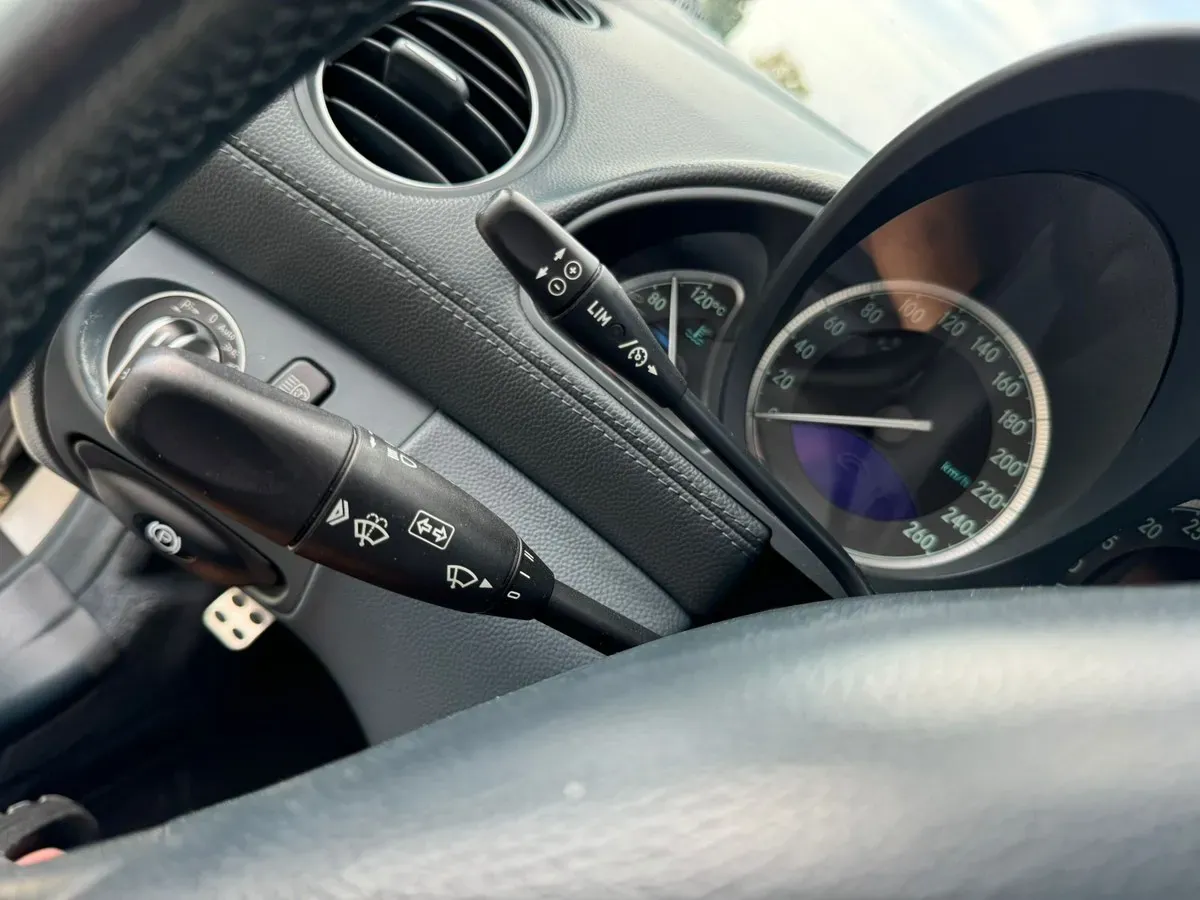 Mercedes-Benz Sl-Class 2002 photo 2