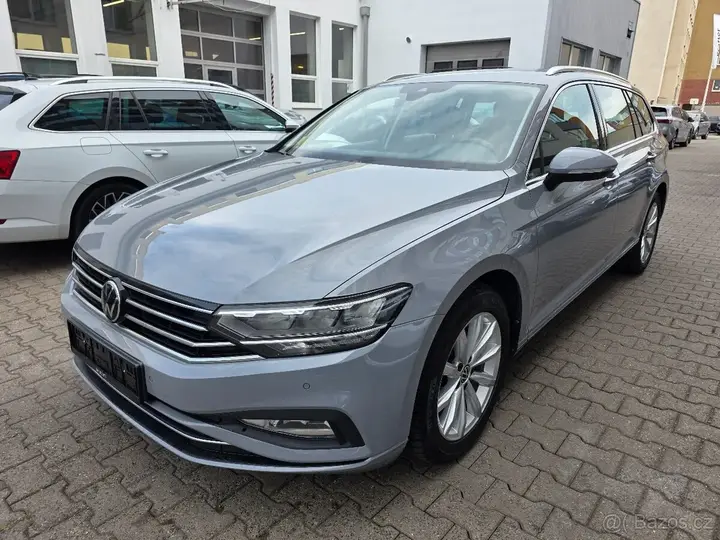Volkswagen Passat 2022 photo 3