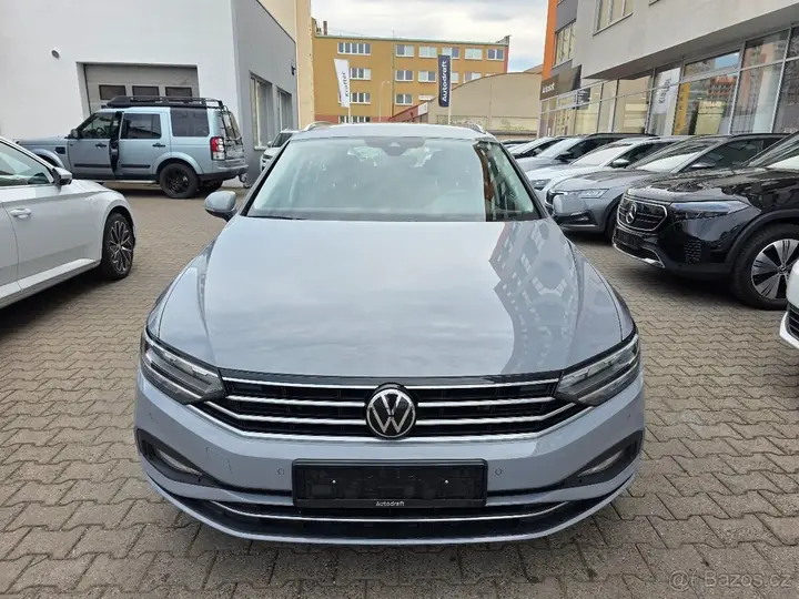 Volkswagen Passat 2022 photo 2