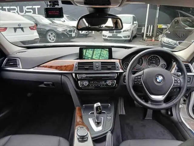 BMW 3 Series 2016 photo 3