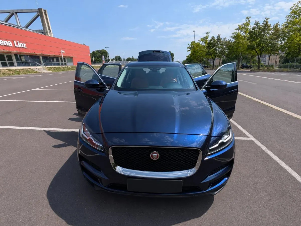 Jaguar F-Pace 2016 photo 2