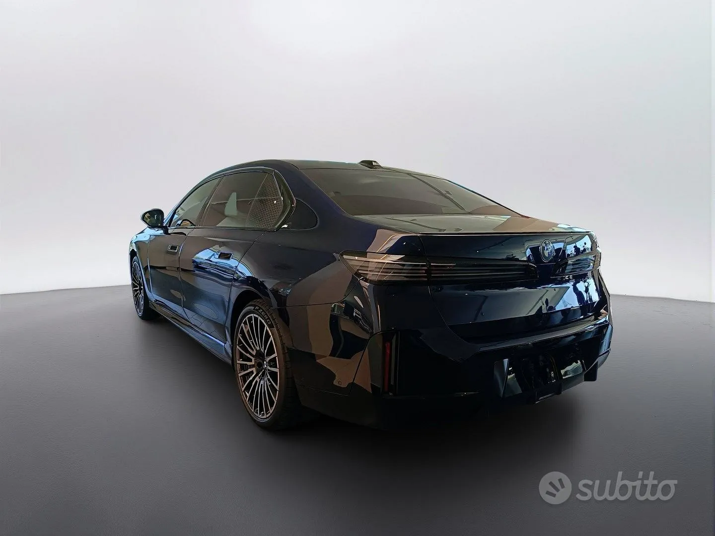 BMW I7 2023 photo 3
