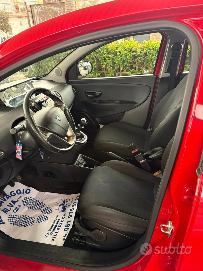 Lancia Ypsilon