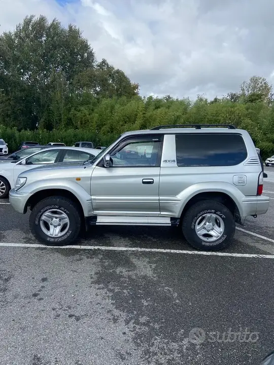 Toyota Land Cruiser 2001 photo 2