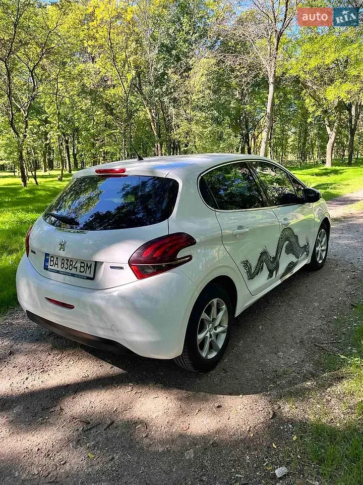 Peugeot 208 2016 photo 5