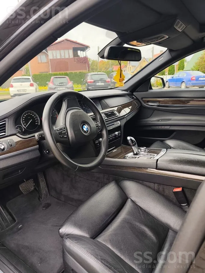 BMW 730 2010 photo 5