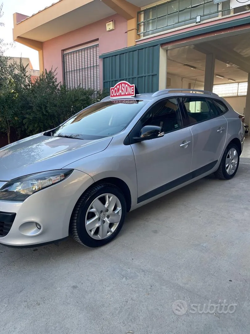 Renault Megane 2011 photo 2