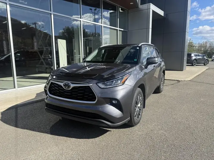 Toyota Highlander 2022 photo 2