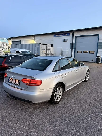 Audi A4 2009 photo 2