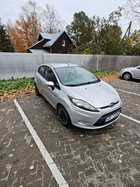 Ford Fiesta 2010 photo 4
