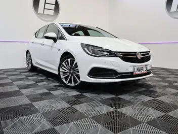 Holden Astra 2018 photo 2