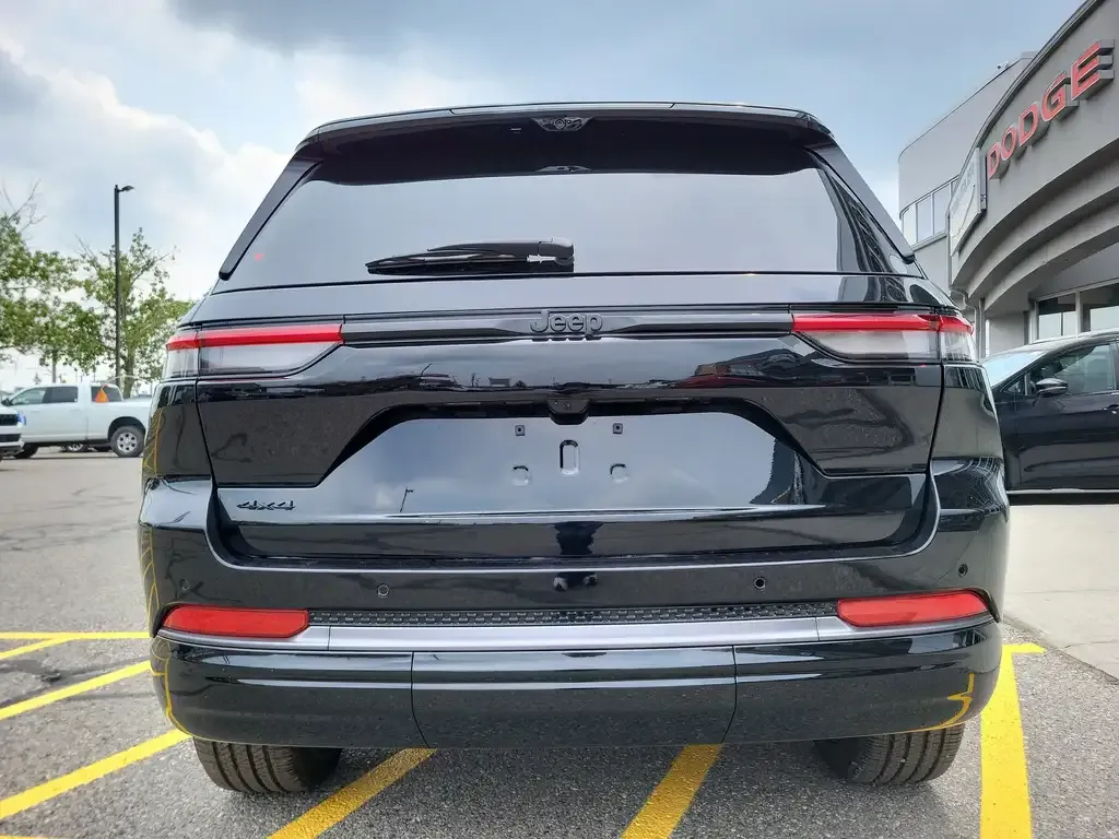 Jeep Grand Cherokee 2026 photo 3
