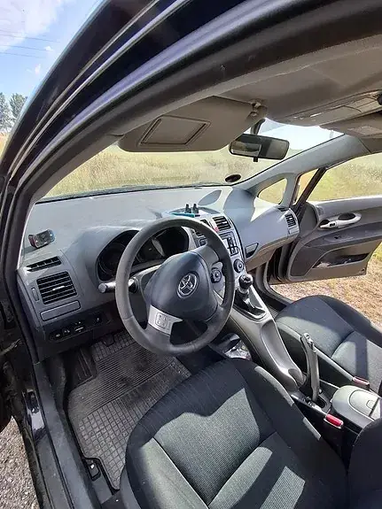 Toyota Auris 2010 photo 4
