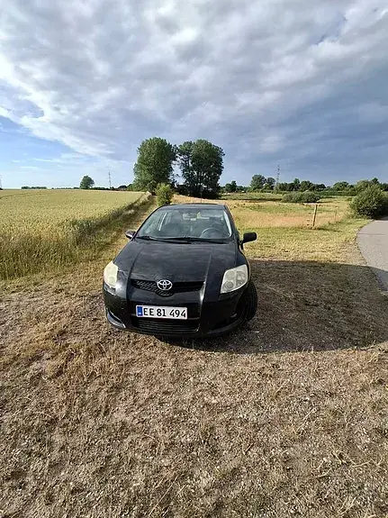 Toyota Auris 2010 photo 2