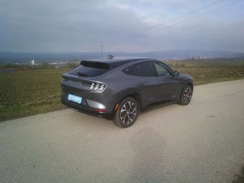 Ford Mustang Mach-E 2023 photo 3