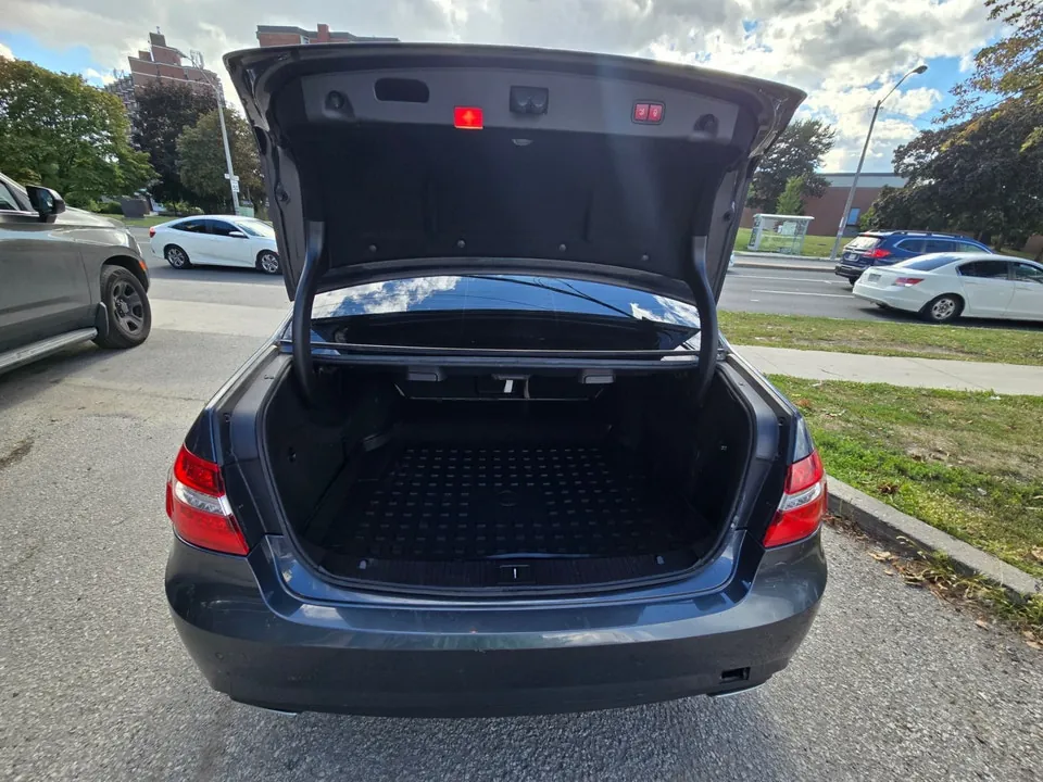 Mercedes-Benz E-Class 2011 photo 4
