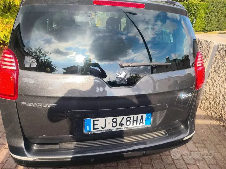Peugeot 5008 2011 photo 4