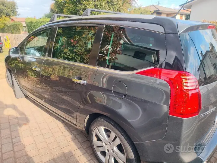 Peugeot 5008 2011 photo 3