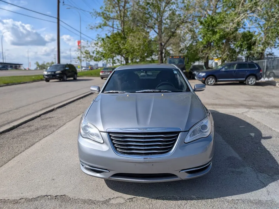 Chrysler 200 2013 photo 2