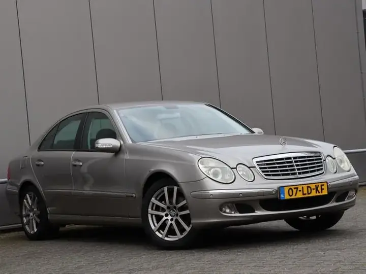 Mercedes-Benz E-Class 2002 photo 3