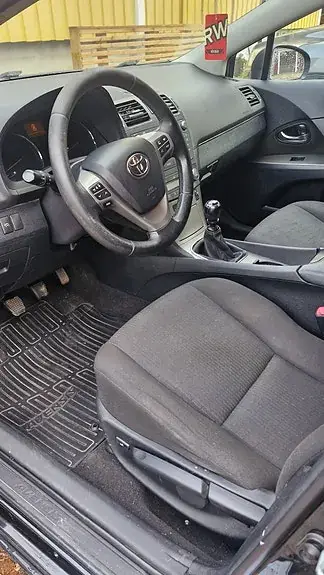 Toyota Avensis 2010 photo 3