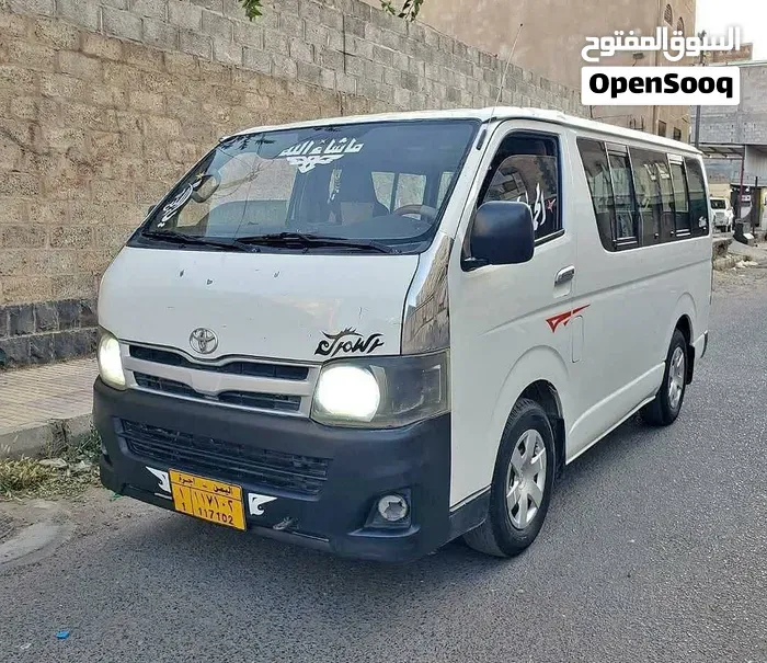 Toyota Hiace 2011 photo 2