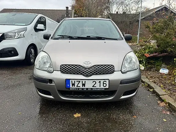 Toyota Yaris 2005 photo 2