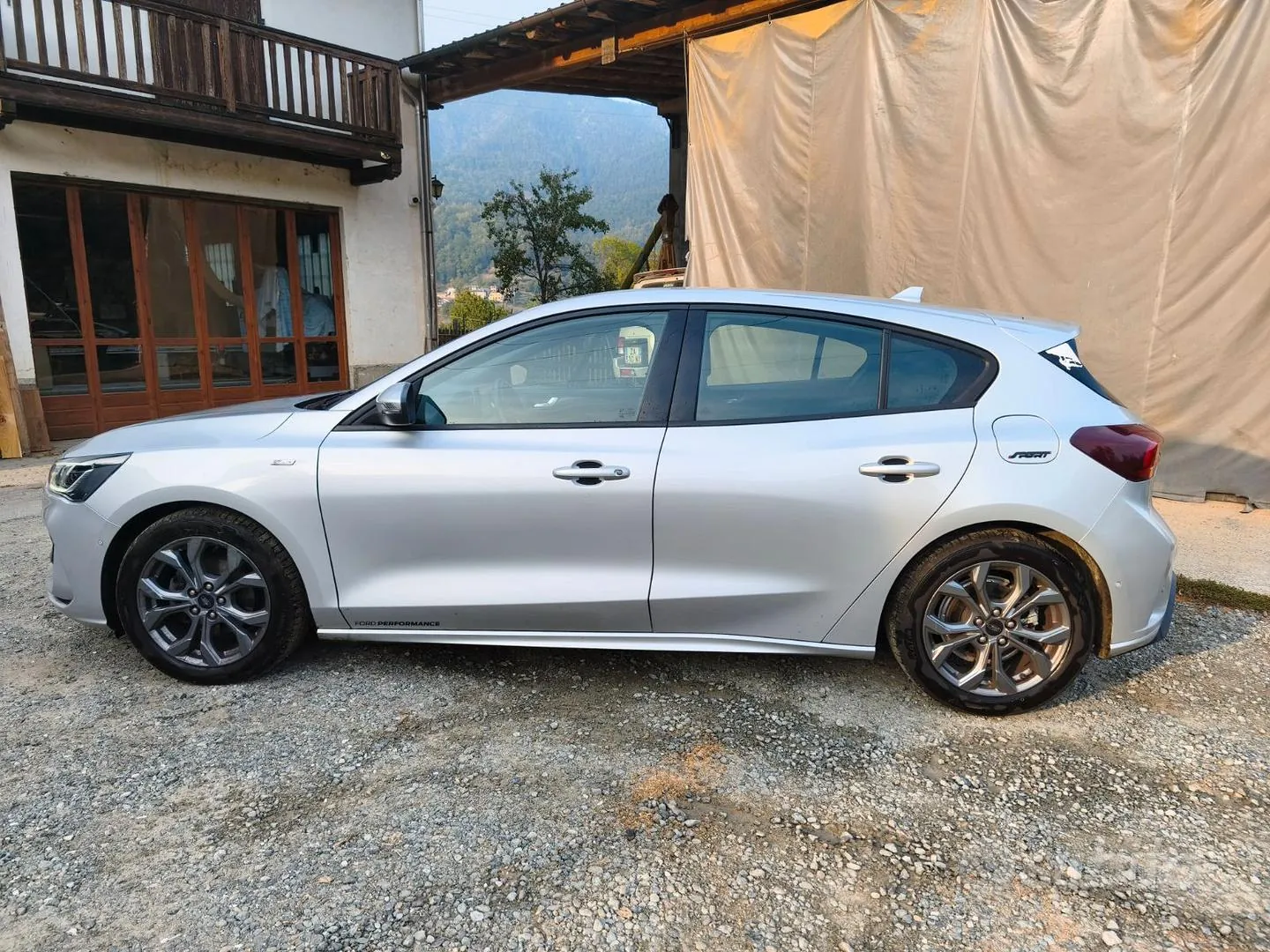 Ford Focus 2023 photo 2