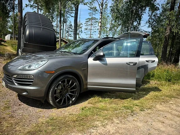 Porsche Cayenne S 2011 photo 3