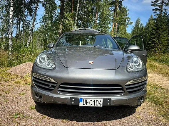 Porsche Cayenne S 2011 photo 2