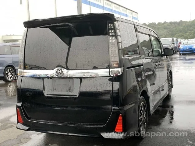 Toyota Voxy Zs 2015 photo 4