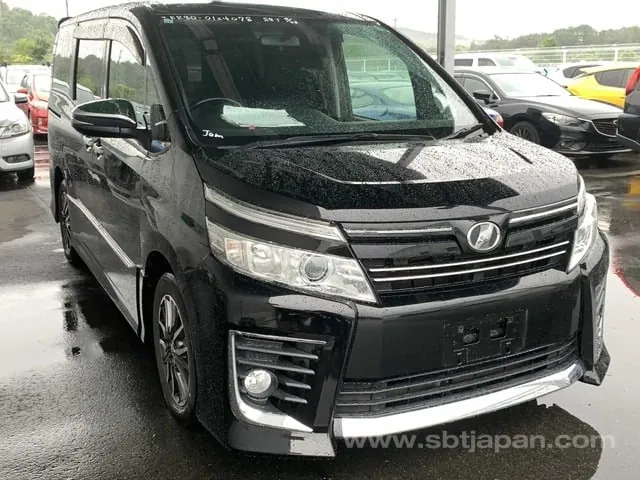 Toyota Voxy Zs