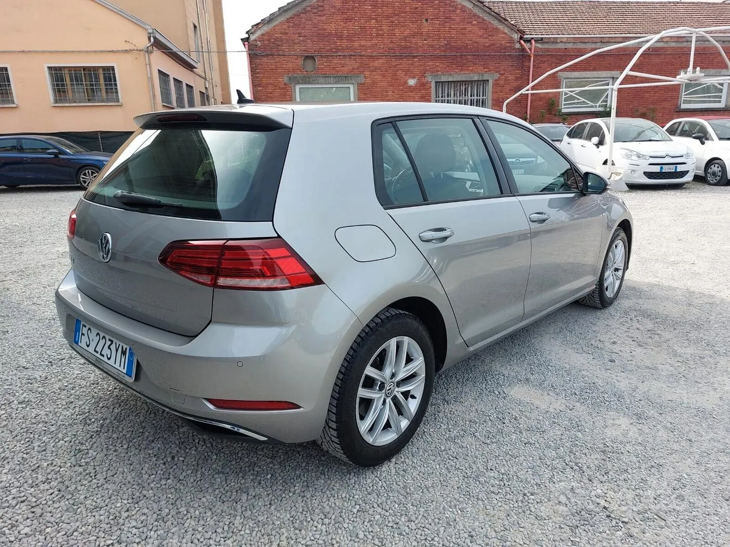 Volkswagen Golf 2019 photo 2