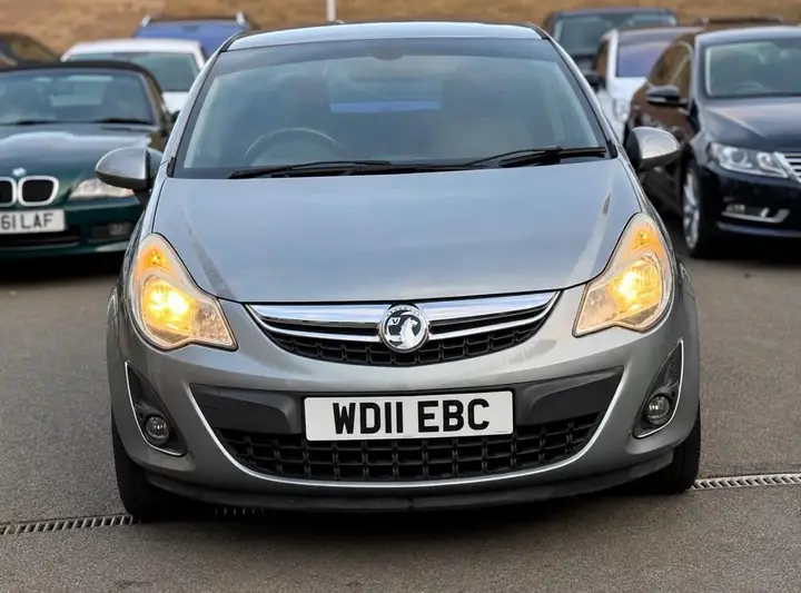 Vauxhall Corsa 2011 photo 2