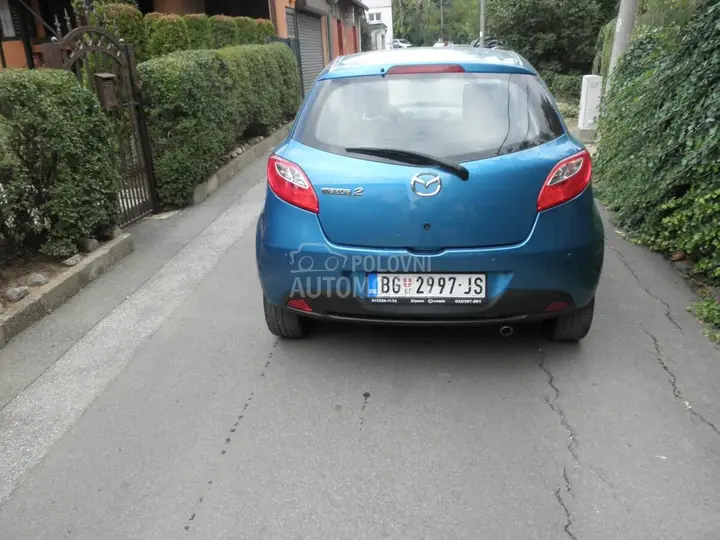 Mazda 2 2011 photo 5