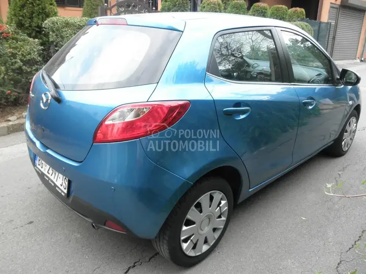 Mazda 2 2011 photo 4