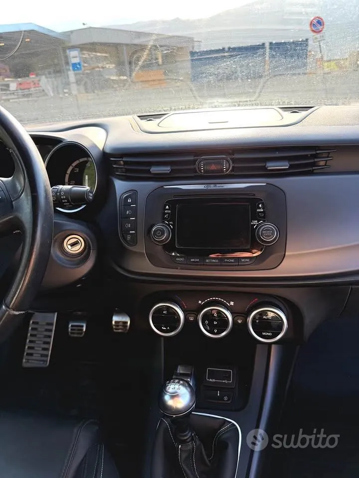 Alfa Romeo Giulietta 2016 photo 5
