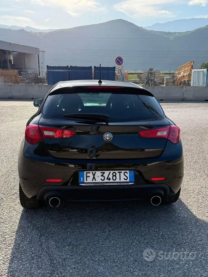 Alfa Romeo Giulietta 2016 photo 2