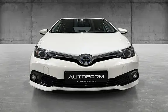Toyota Auris 2015 photo 2