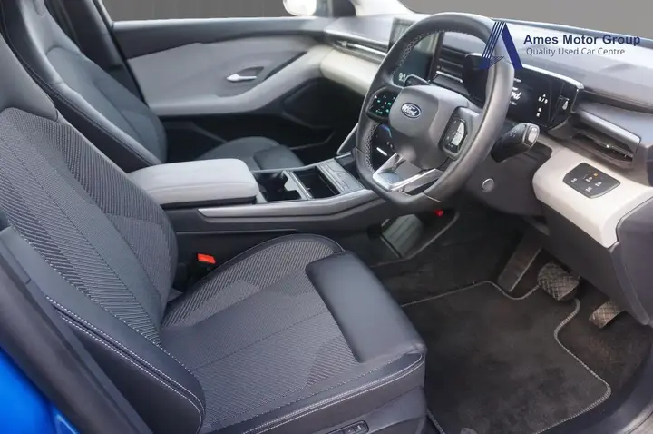 Ford Explorer 2025 photo 2