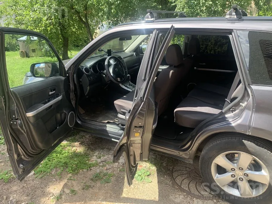 Suzuki Grand Vitara 2010 photo 3