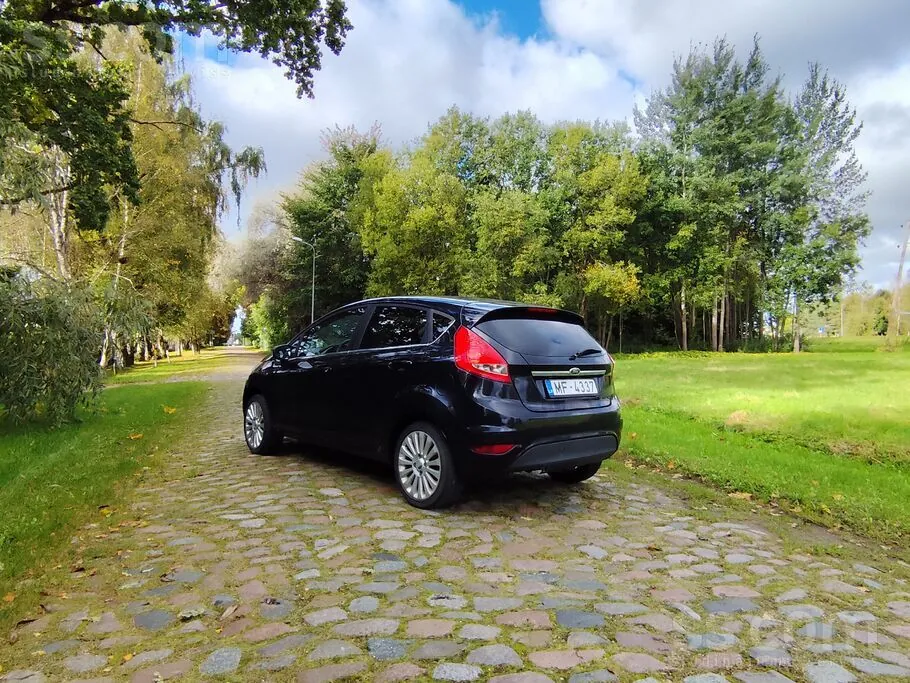 Ford Fiesta 2009 photo 3