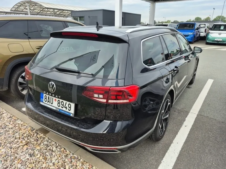 Volkswagen Passat 2021 photo 5