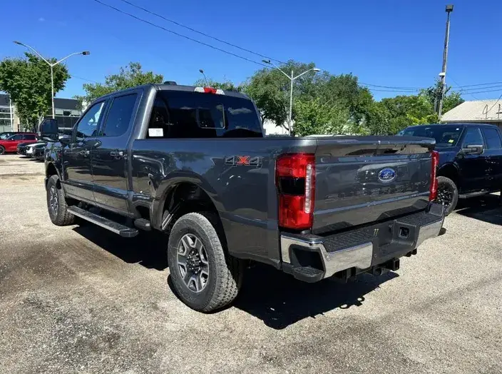 Ford F-350 Lariat 2026 photo 2